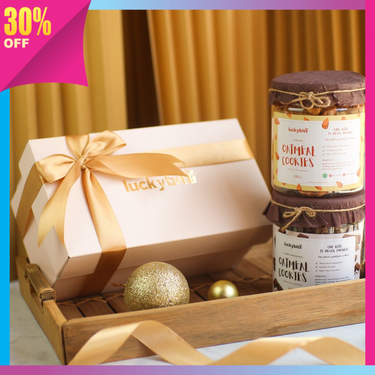 

Hadiah Anniversary Valentine Lebaran Idul Fitri Kekinian / Hampers / Gift Box / Kado - Semi Hardbox - Oatmeal Cookies 2 Jar + FREE Greeting Card + Pita + Bubble Wrap | LUCKYBITE