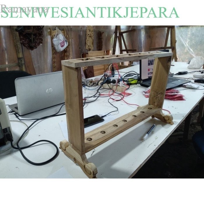 

GROSIR Jagrak keris minimalis kayu jati Antik