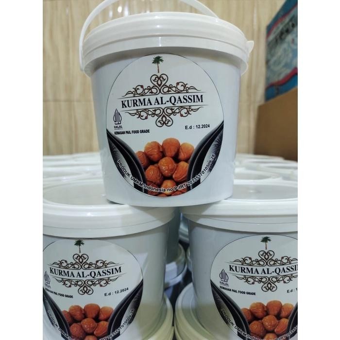 

KURMA Al-Qassim KEMASAN EMBER / Kurma Sukari Al-Qassim Basah Premium Quality Segar / Kurma Al-Qassim 1 Ember