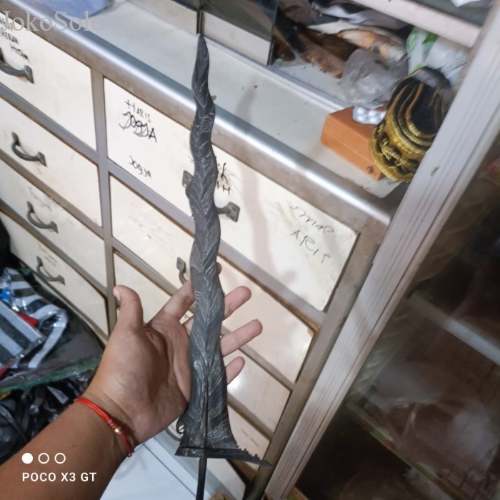 

keris sengkelat blarak sineret sepuh majapahit milik tribuana tungga d murah