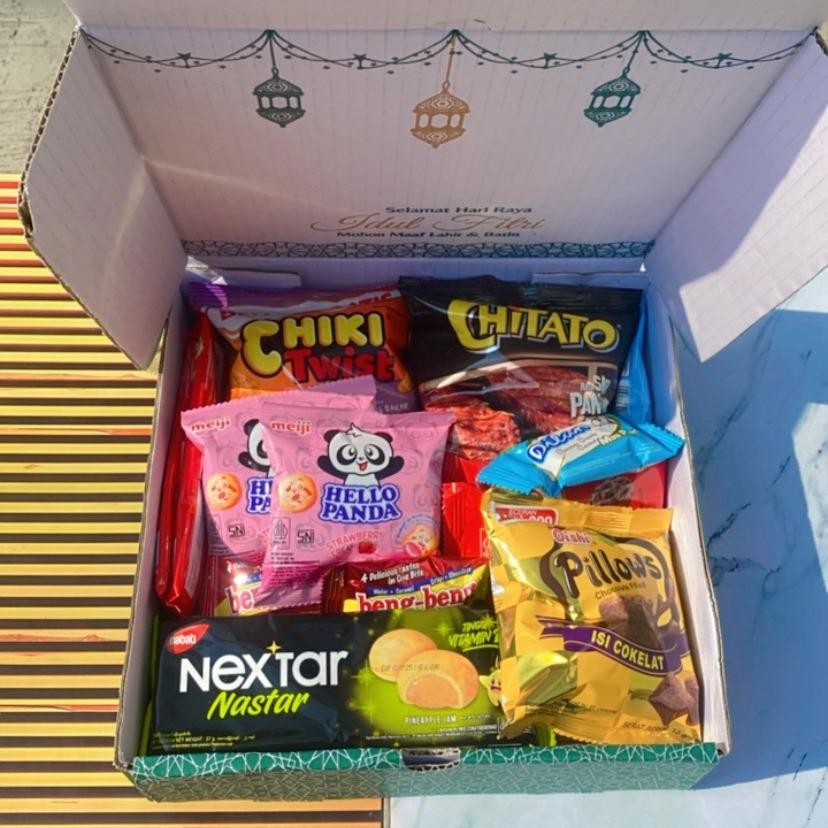 

Hampers Snack Box Spesial Idul Fitri - Isi 18 pcs snack