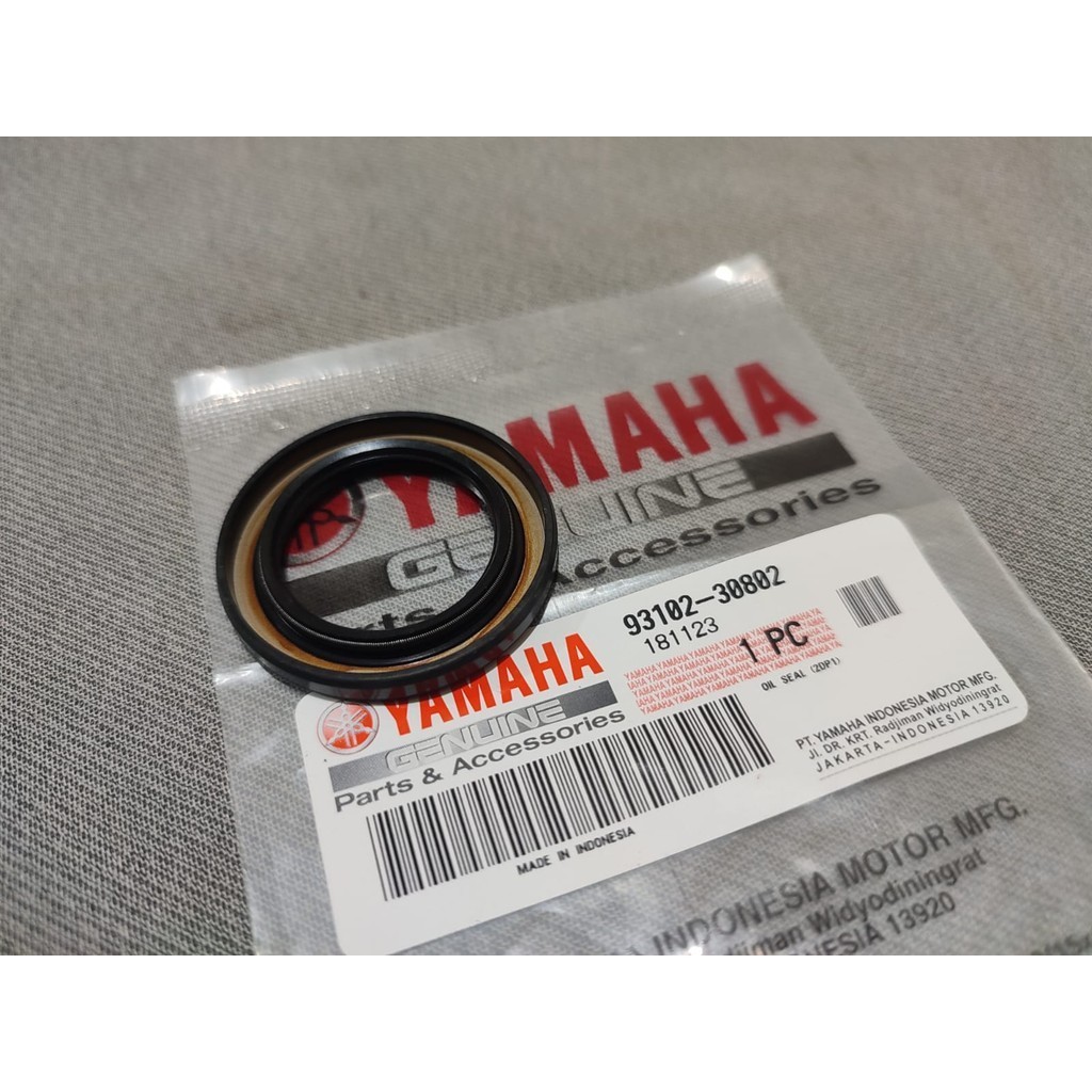 Seal kruk as kiri oil seal crankcase 93102-30802 Yamaha Nmax old