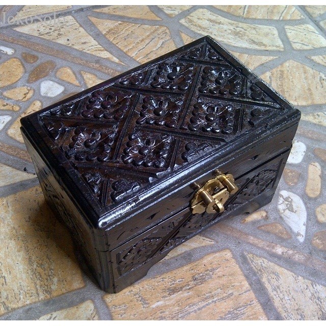 

Kotak Kayu Ukir Tempat Perhiasan Batu Cincin Permata Akik 15x9x9 cm murah