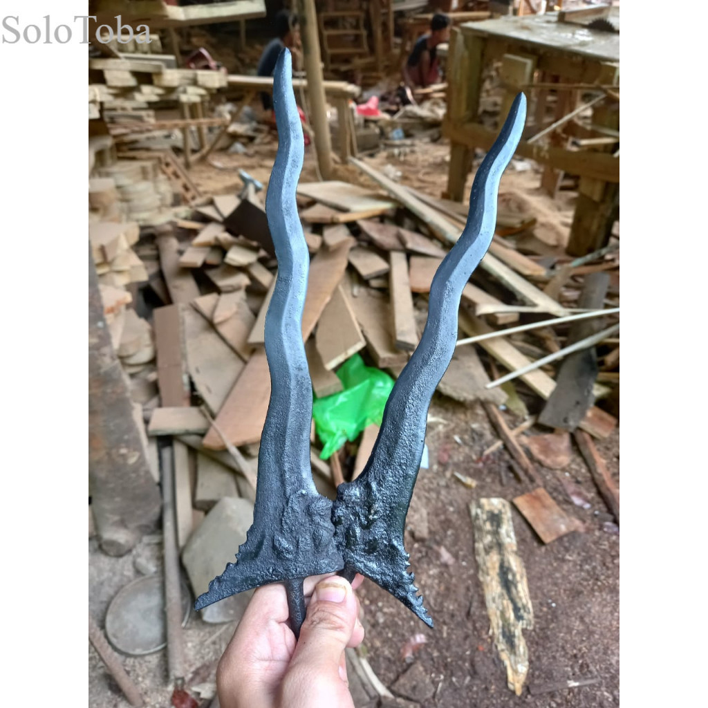 

keris sempono dapur singo amboro keleng bkn megantoro sengkelat kamarogan antik
