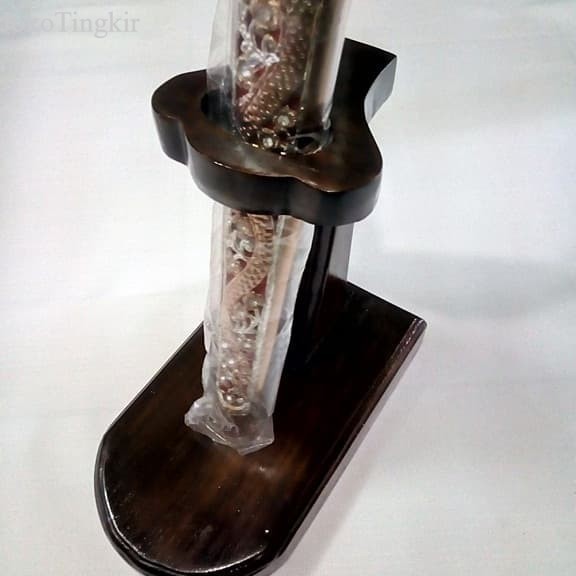 

Stand Jagrak Keris Patrem Kecil murah