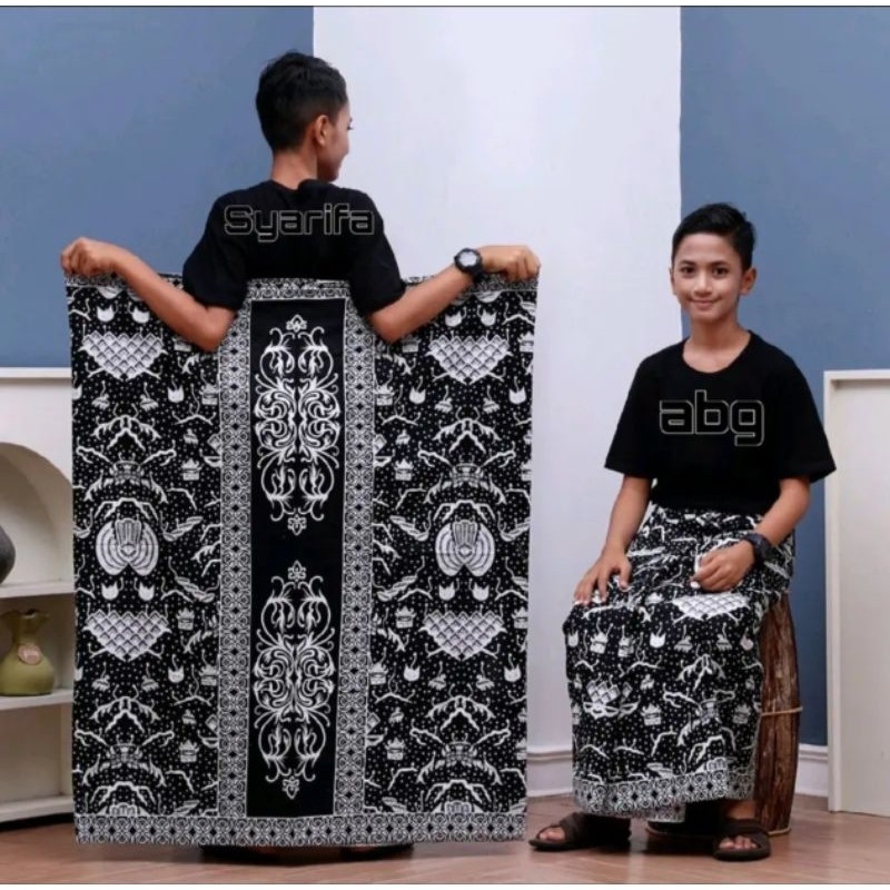 Sarung batik anak Menara Kudus