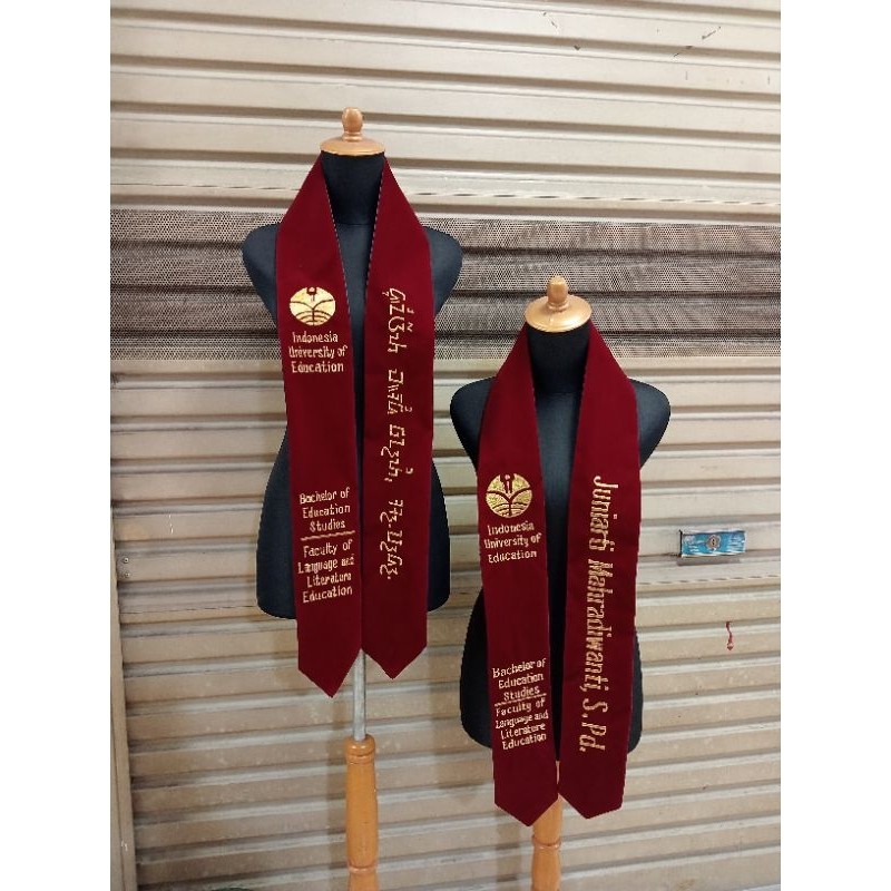 Selempang wisuda bludru warna maroon 1 HARI JADI Selempang Wisuda