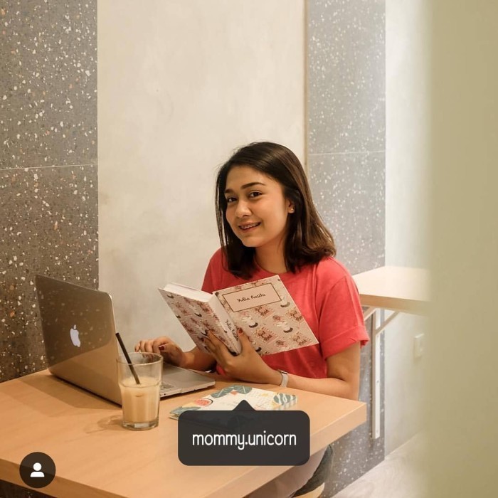 

Buku Tulis Isi 200 Lembar Tbk - garis