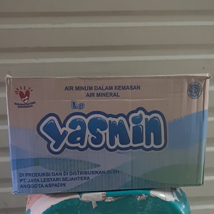 

yasmin air mineral gelas 220 ml (1 dus isi 48 pcs)