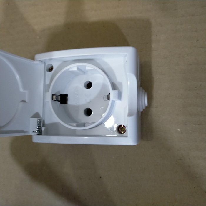 Stop kontak Tutup mirip Broco Stopkontak OB Outbow Tempel colokan