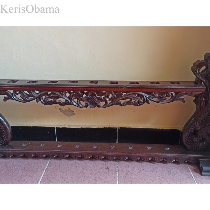 

Tempat keris besar antik