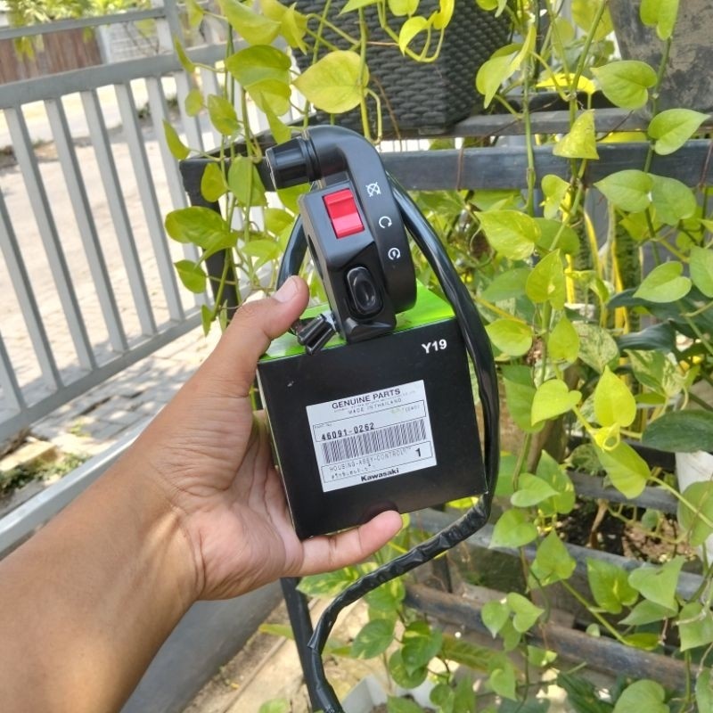 HOLDER KANAN KAWASAKI KSR ORIGINAL BARU HOLDER KANAN KSR