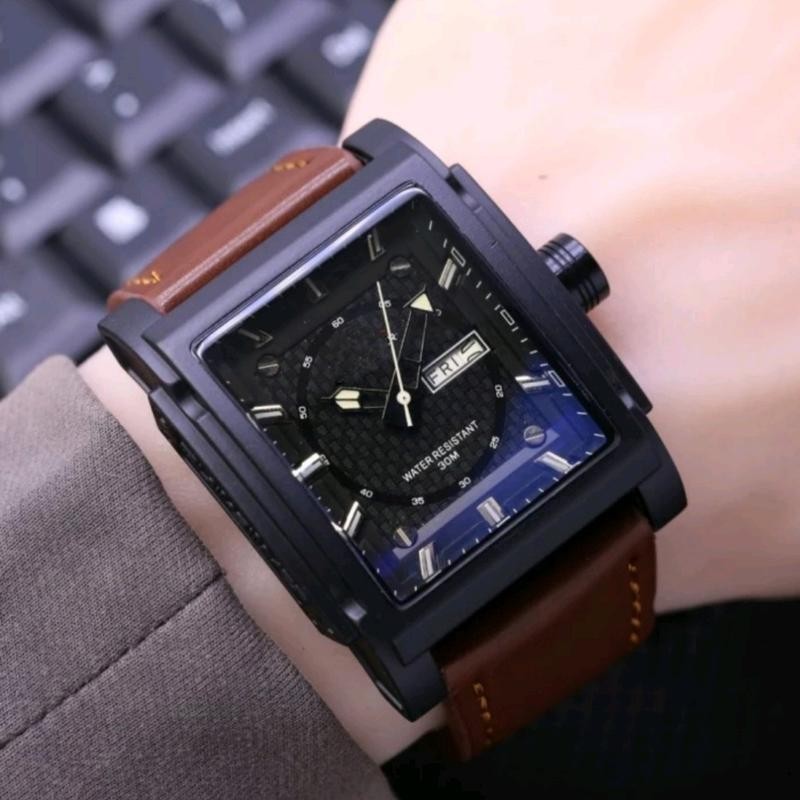 Jam Tangan Pria Tali Kulit Fitur Tanggal Hari
