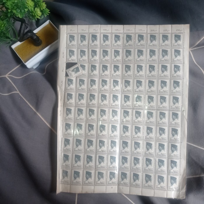 

100 pcs Perangko Rp 2,50 Bung Karno 1966