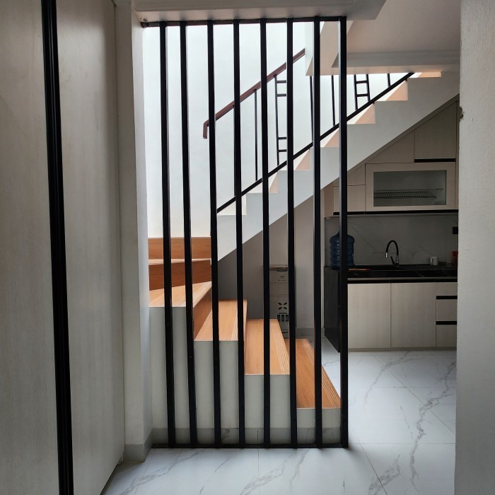 Partisi besi hollow minimalis modern