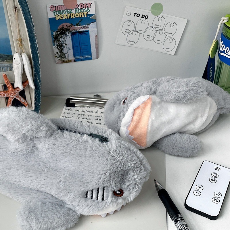 

Shark Cute Pencil Case / Male and female student stationery / Lucu Tempat Pensil Multifungsi / Estudee pensil case / Small shark doll / Kotak Pensil /Cartoon Large Capacity Storage Bag / Animal Pensil Case/Tempat Pensil Motif Hewan Warna Pink/Abu-Abu/Biru