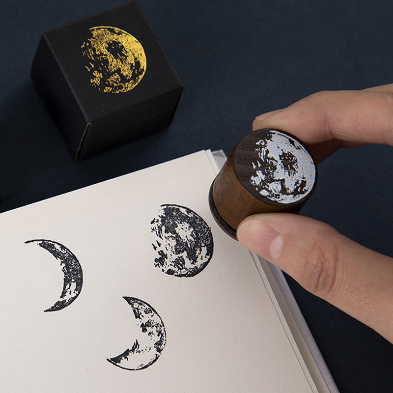 

Stempel Buku Tempel Kayu Fase Lunar Cap INS Retro Bulat Bulan Alat Akun Tangan Dasar Buku Harian Dekorasi DIY Segel Cap Kartun