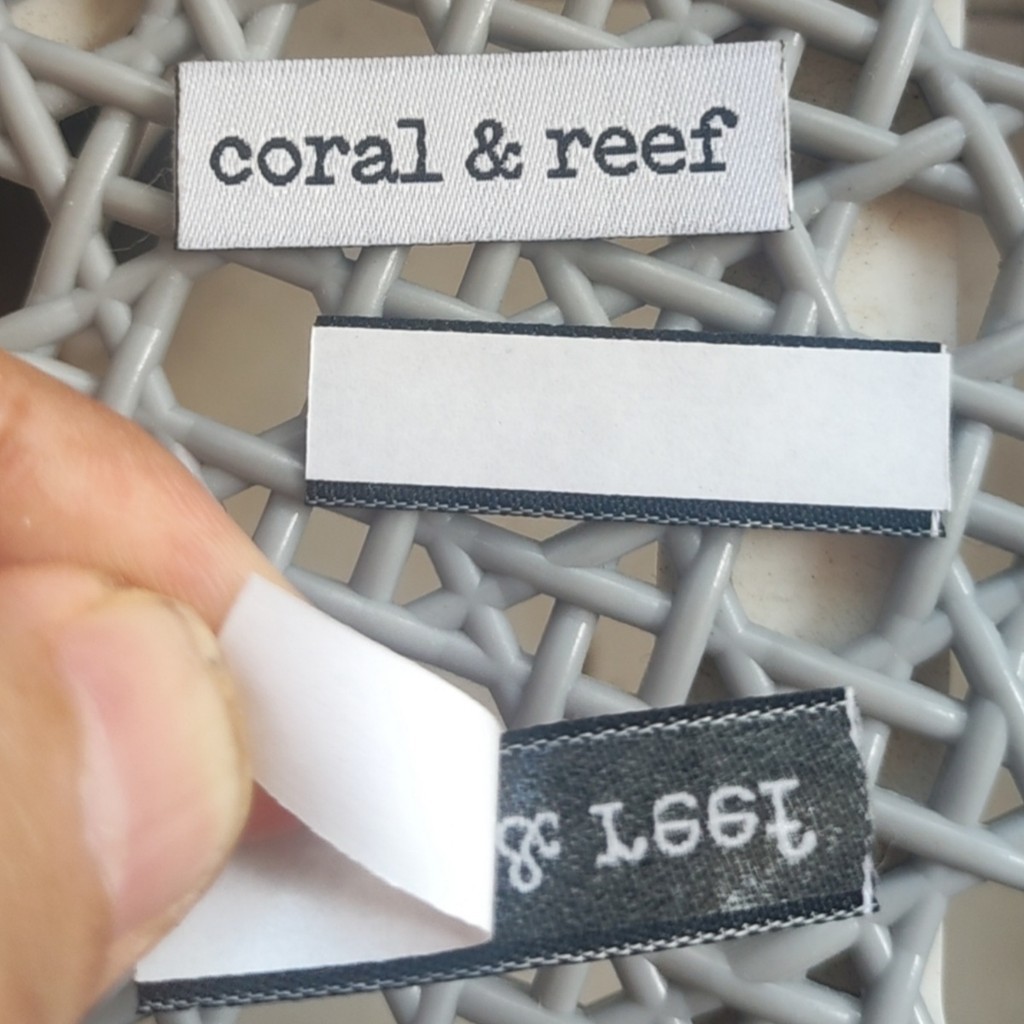 

500pcs Personalised Self adhesive sticker Custom Cloth Label for scarf/hat/shoe/shirt 4 * 1.2 cm Precut White clothing label