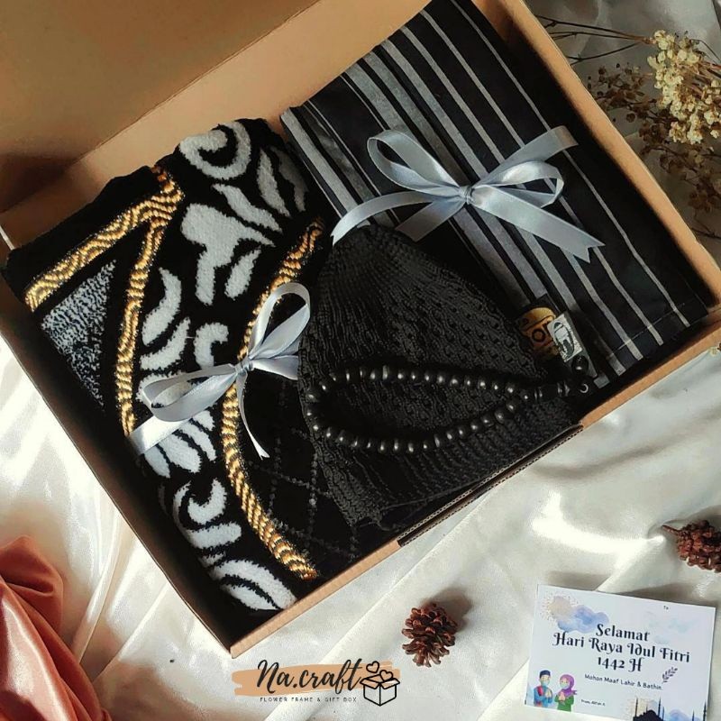 

[READY STOCK!!] Hampers Lebaran Cowok/ Gift Box Lebaran Cowok/ Hampers Alat Sholat/ Kado Ultah Cowok Black Series/ Kado Suami/ langsung proses