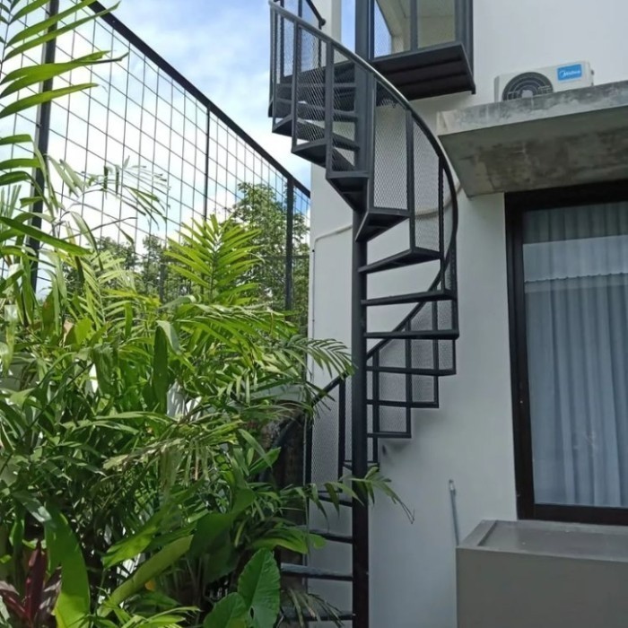 tangga putar minimalis terbaru pijakan plat