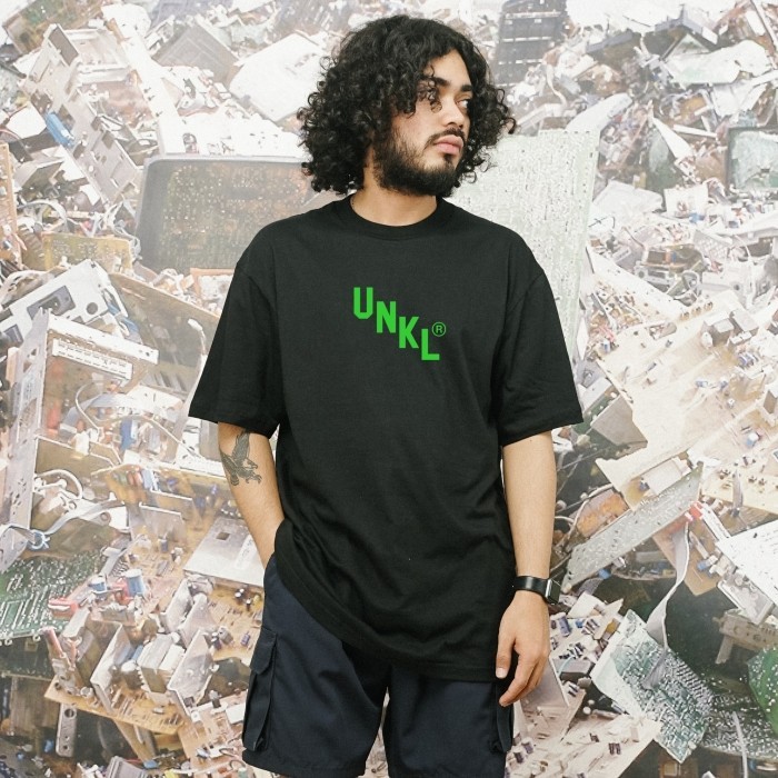 [COD] UNKL347 T-Shirt Hitam Bahan Combed Motif CHOX Kaos Pria Original
