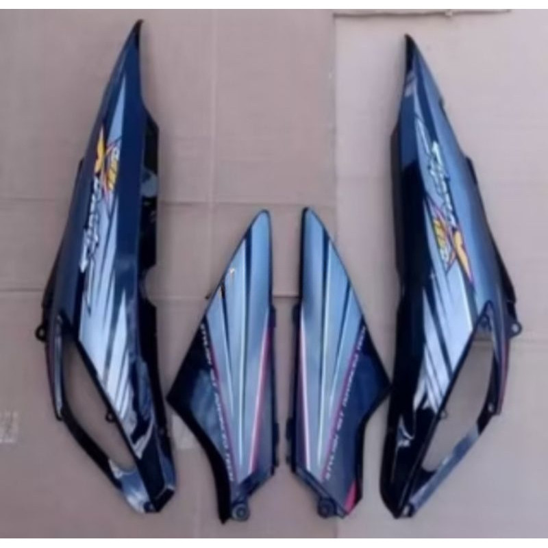 

COVER BODY BELAKANG HONDA SUPRA X125 NEW BATMAN BODI BELAKANG SET BOX ACCU BOK AKI PLUS STRIPING