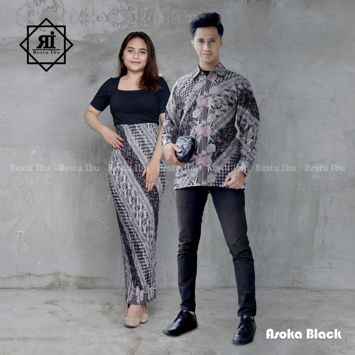 Stelan Couple Kemeja Lengan Panjang  Pria Dan Rok Plisket Wanita Motif Batik Cocok Untuk Acara Nikah