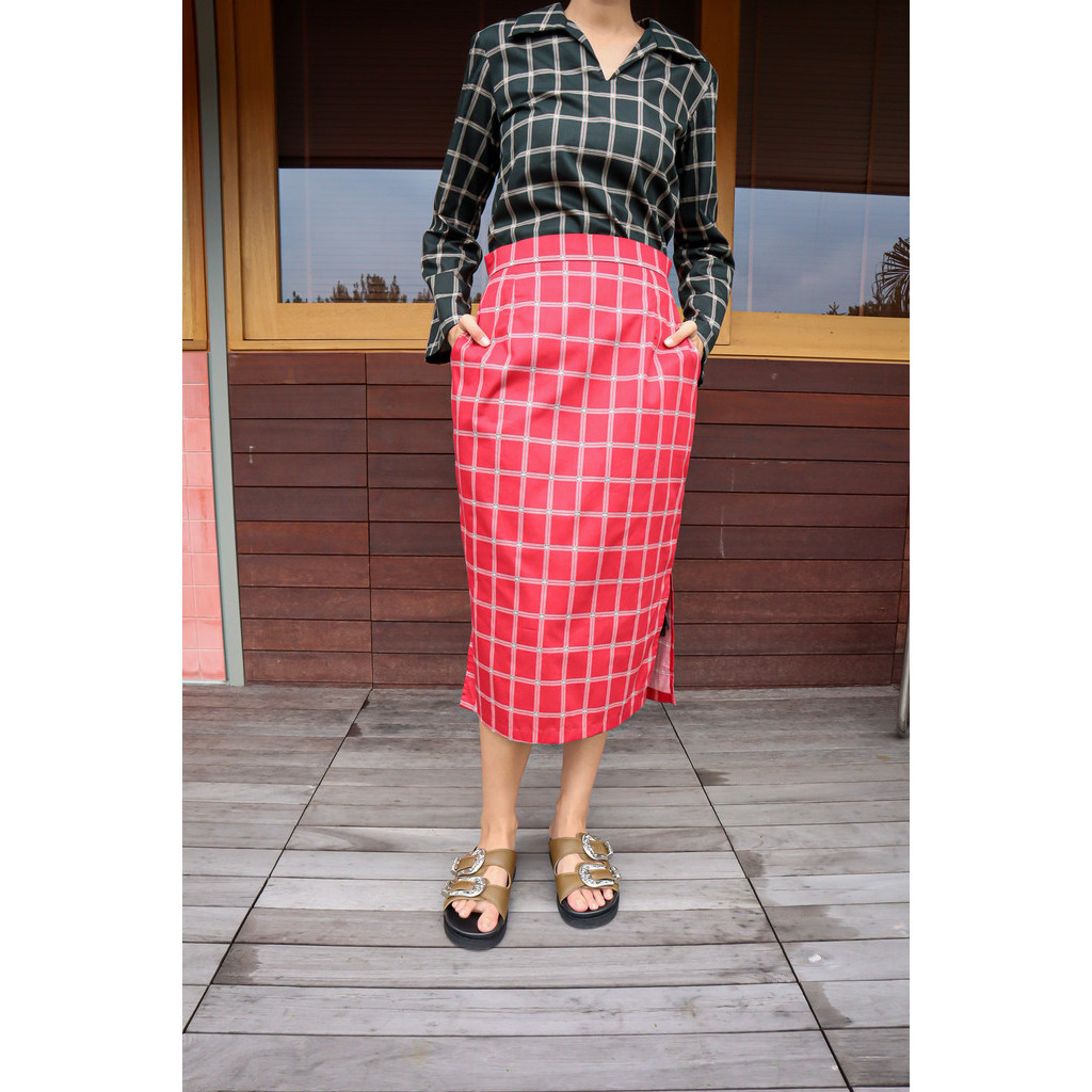 Calla The Label - Basic Square Skirt In Maroon.