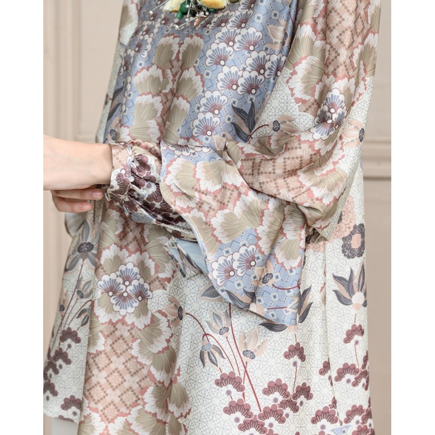 Emily Blouse in Rosy Peach - Wearing Klamby - XS