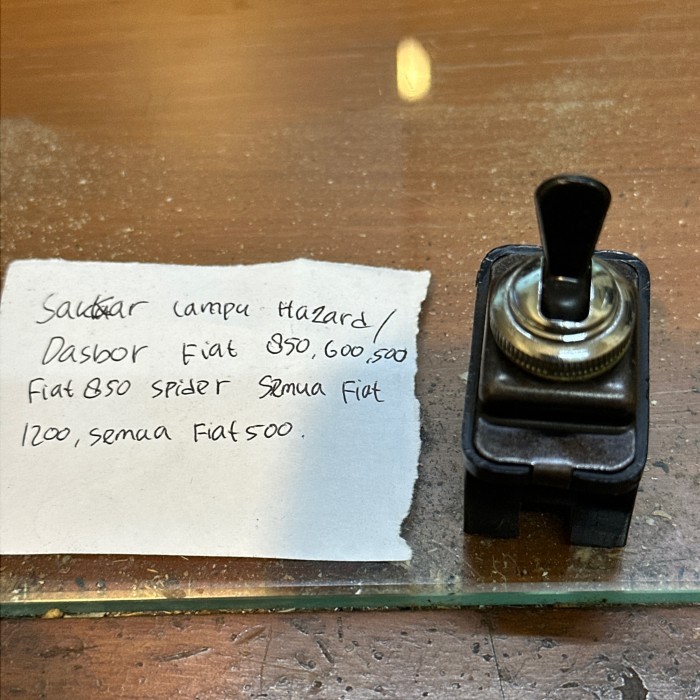 Saklar lampu hazard/dasbor Fiat 850,600,500,850 spider semua Fiat 1200 dan semua Fiat 500 berkualita