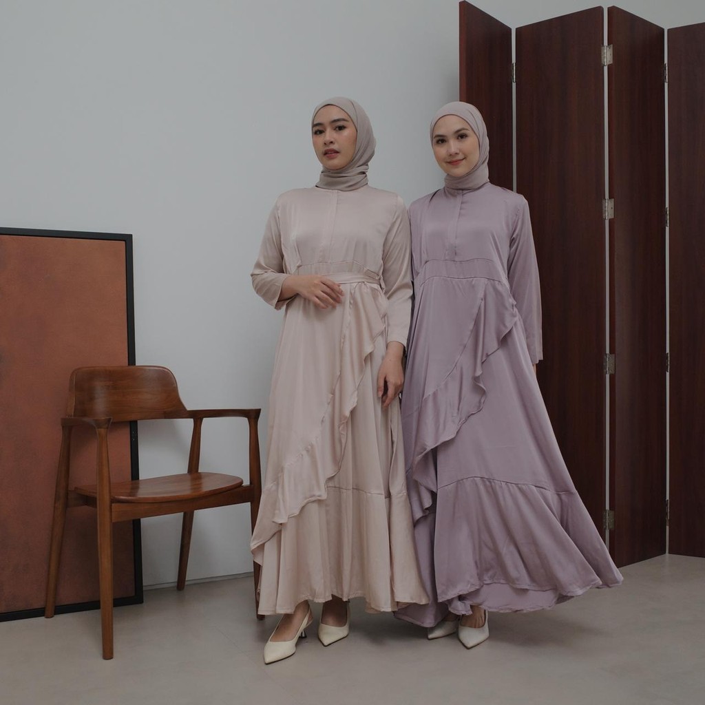 Oclo Seraphina Dress Pakaian Wanita Silk Polos Resleting Layering Tali Premium OCL00950