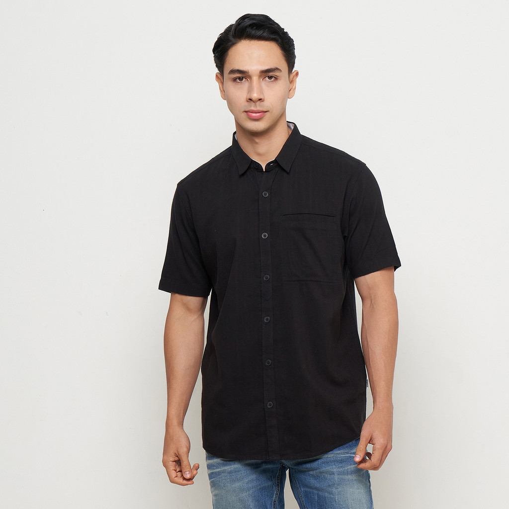 EMBA JEANS - Kemeja Polos Pria Lengan Pendek Regular Fit Warna Hitam - Exel