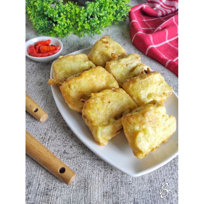 

Gorengan Tahu isi, pisang, tape, ubi, tempe gembus, bakwan ote ote