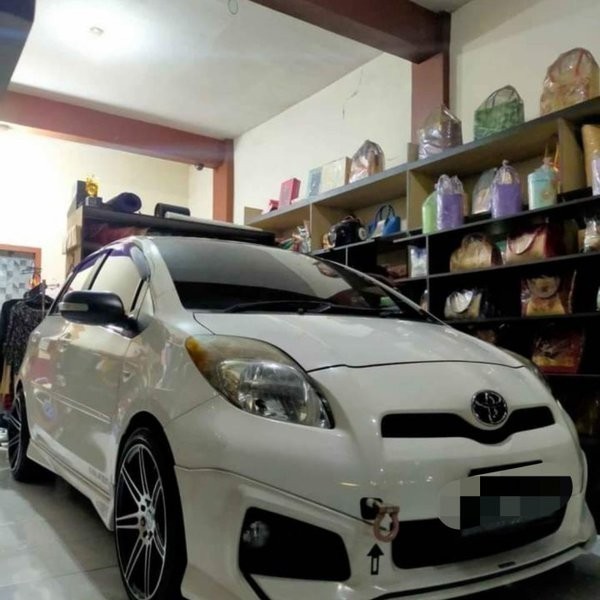 body kit Toyota Yaris 2011-2013 bodikit Toyota Yaris 2011-2013 t