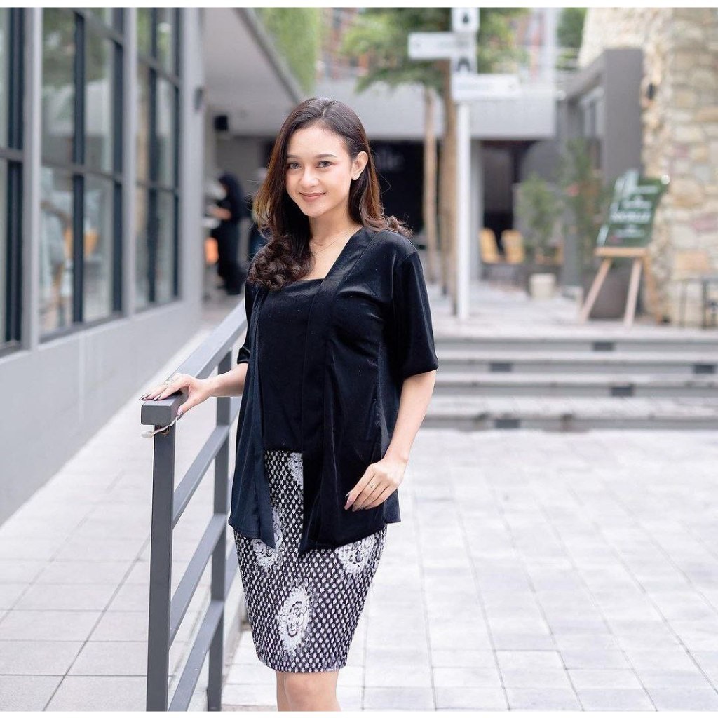 Atasan Benang Raja Atasan Kebaya KutuBaru Bludru Pendek