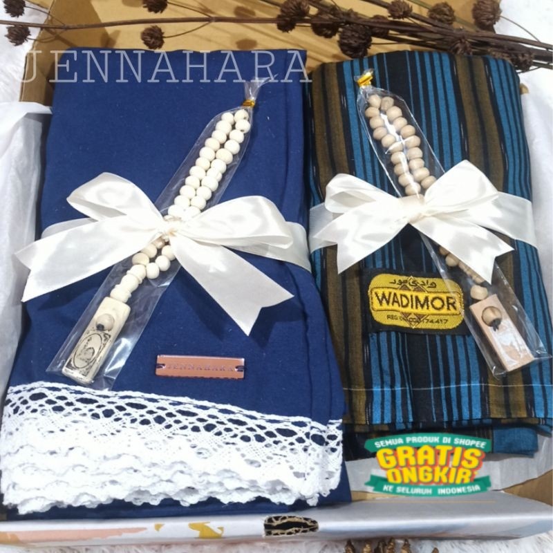 

Hampers Mukena dan Sarung Premium Free Gift Card/ Kado Pernikahan/ Hadiah Mukena dan Sarung/ Hampers Lebaran/ langsung proses