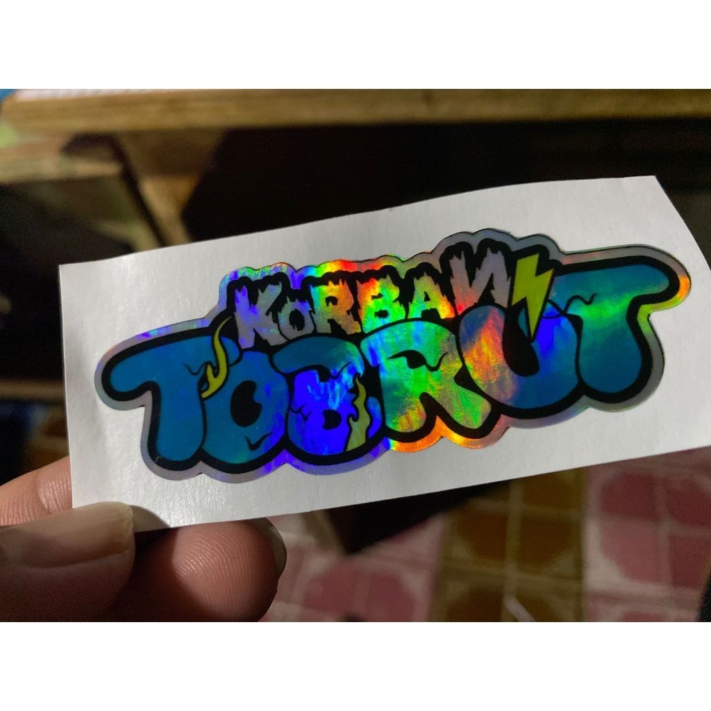 

Sticker Stiker Viral Korban Tobrut 9cm x 4xm Bahan Vinyl Glossy dan Hologram