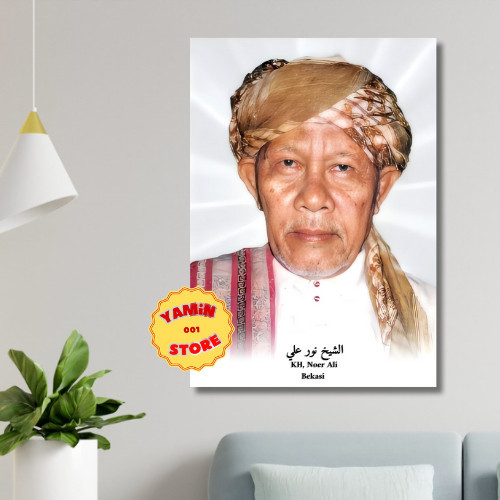 Poster Kayu Bingkai Foto  KH, Noer Ali Hiasan Dinding Walldecor Pajangan Dinding Dekorasi