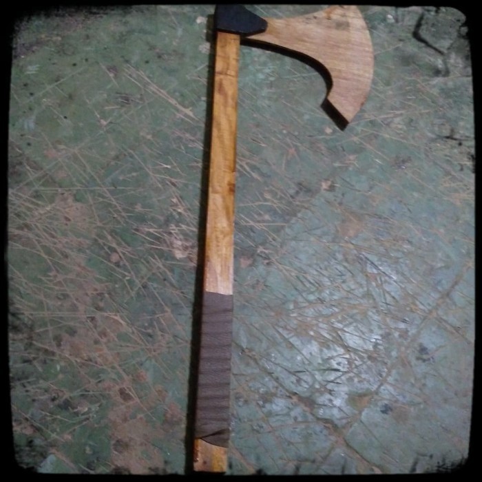 

mainan pedang kayu ( wooden sword type kapak 1)