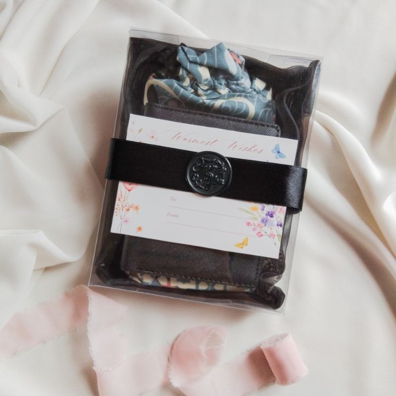 

A GIFT FOR YOU | Hampers Lebaran Sajadah Travel Dompet Minimalis | Kado Cowok Souvenir Guru Ultah/ langsung proses