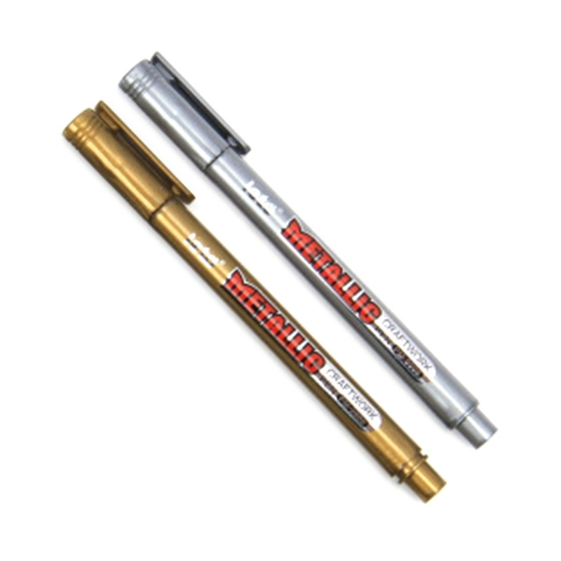

Fine Point Metallic Acrylic Paint Pens Add Shimmering Details to Your Artwork