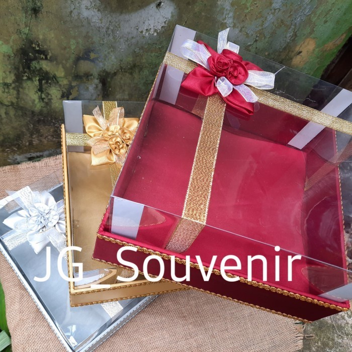 Kotak Hantaran Seserahan Tempat Kue Mika Ukuran 30 x 30 Maron