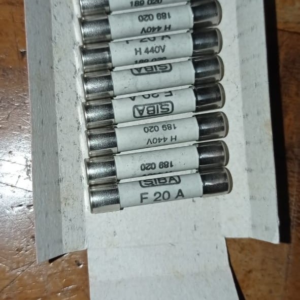 fuse keramik 20A 440v 3cm -MU14