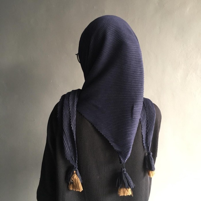 Jilbab Segiempat Voal Plisket Square Polos Tassel Jambul Bandul - BROWN