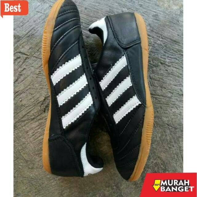Sepatu futsal kekinian SEPATU FUTSAL ADIDAS BAHAN KULIT - SOL KARET MENTAH - SOL TEBAL - FREE KAOS K