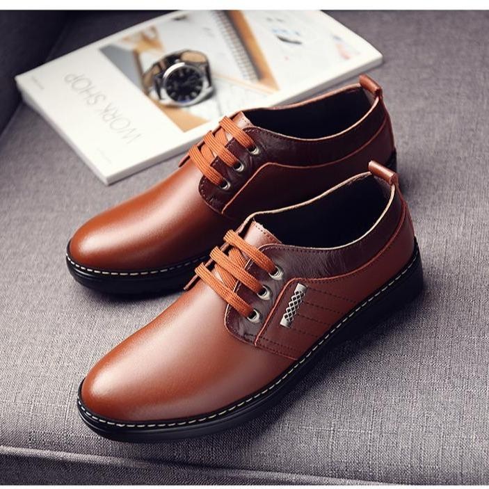 Sepatu kasual pria dengan permukaan tapak yang lembut, sepatu kulit sapi pria, sepatu bapak terbaru 