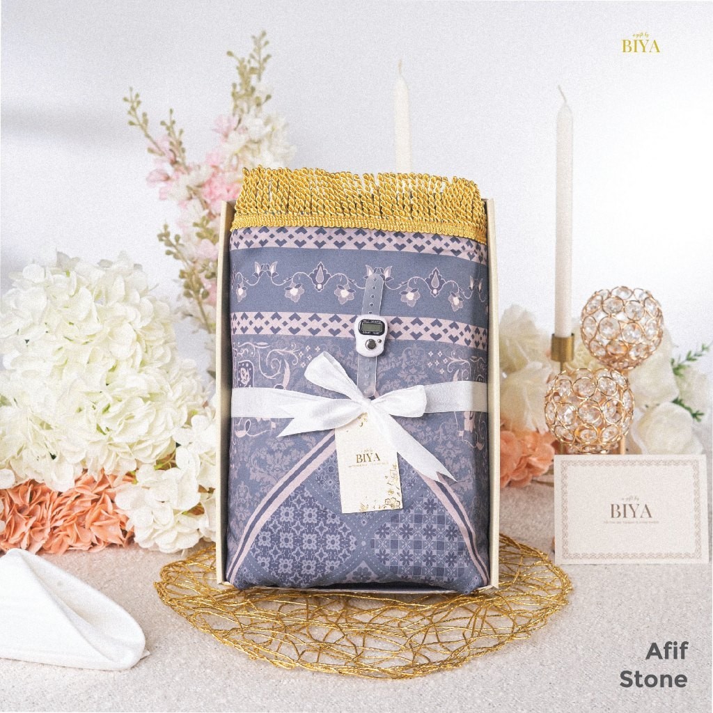 

GIFT HAMPERS SAJADAH TAZBIYA SINGLE PREMIUM/ keluarga oleh oleh