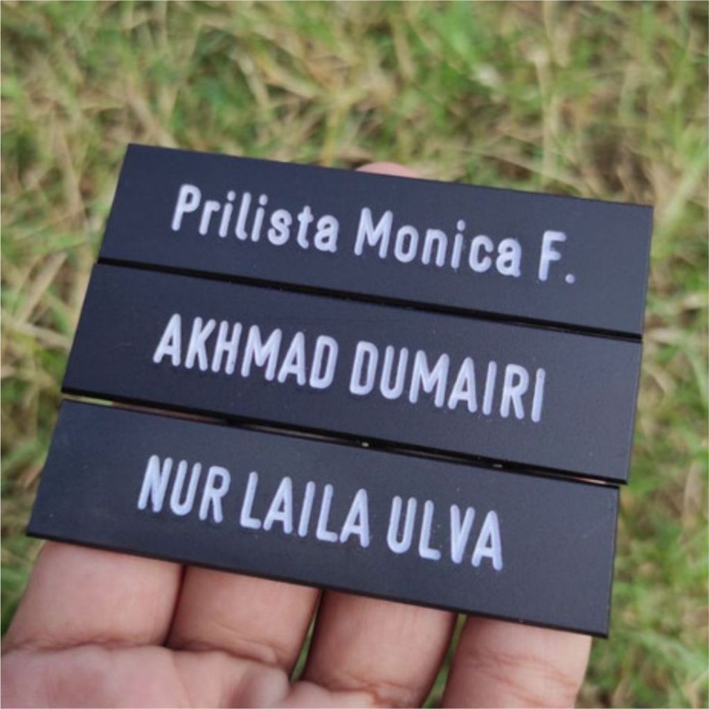 

Nama dada Ukir SEHARI JADI/nama hitam/nama tag grafir/name tag Grafir/nama PDH/nama dada grafir/nama dada PNS/Nama dada Persit/TNI/Polri