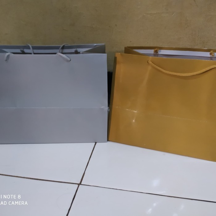 

paper bag bronis ukuran 30 isi 12pcs terlaris dan murah(gold& silver)