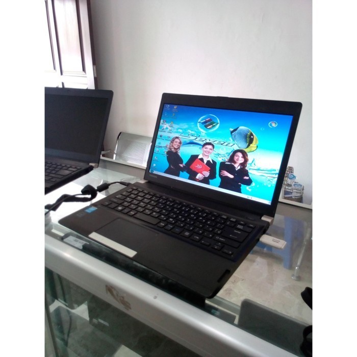 laptop bekas Toshiba r734 i5 Gen4 ringan ssd 120gb ram ddr3 4gb